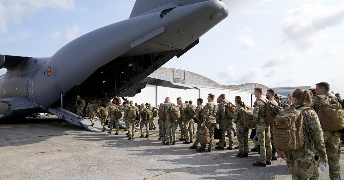 Soldater från Belgien och Luxemburg på väg till en Natobas i Rumänien för att bevaka Natos gräns.