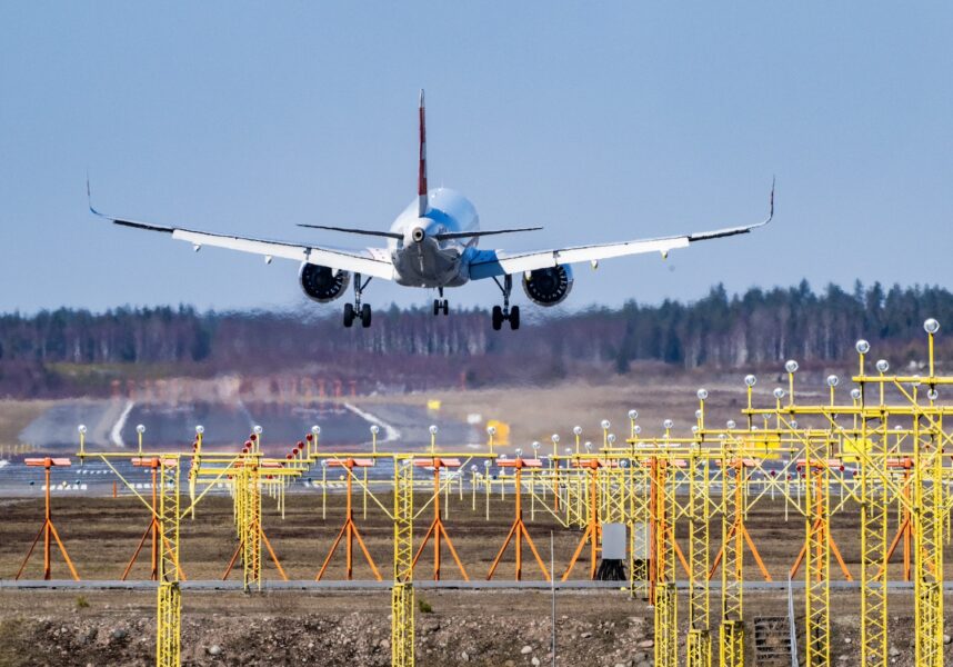 Flygplan på Arlanda flygplats, en flygplats vars position regeringen vill stärka.