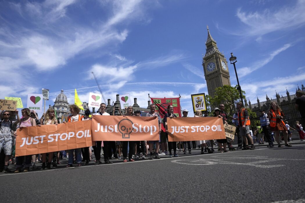 Tre läkare i Storbritannien ska prövas av ett yrkesetiskt råd i år efter att ha dömts för olika brott i samband med sin klimataktivism.
