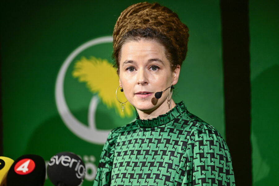 Miljöpartiets valberedning presenterar Amanda Lind som förslag till nytt språkrör under en pressträff den 7 april.