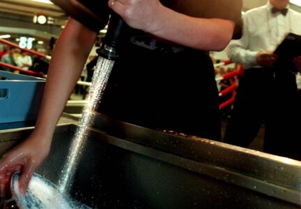 Diskare i restaurangkök