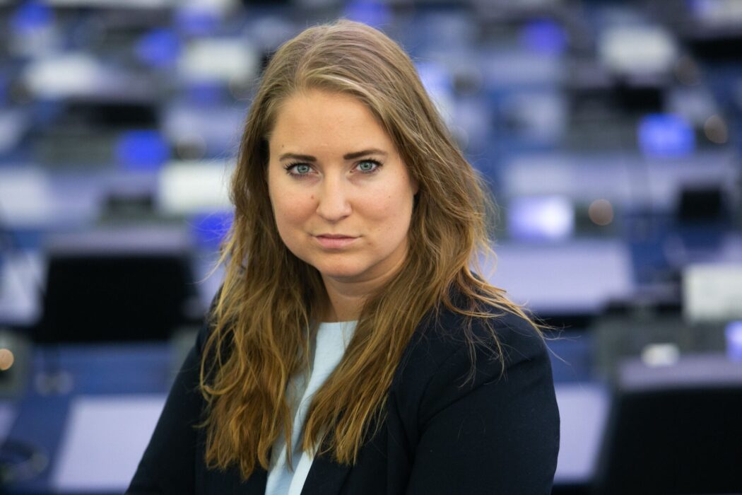 ”Andra partier vill att EU ska bestämma över vad en jordbrukare eller en skogsägare ska få göra med mark som de äger.