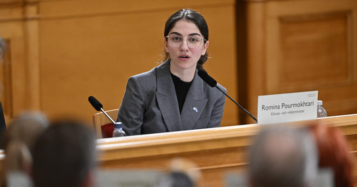 Miljö- och klimatminister Romina Pourmokhtari (L) blir utfrågade i konstitutionsutskottet om sin kärnkraftspolitik.