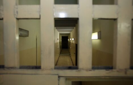 Fängelse med galler