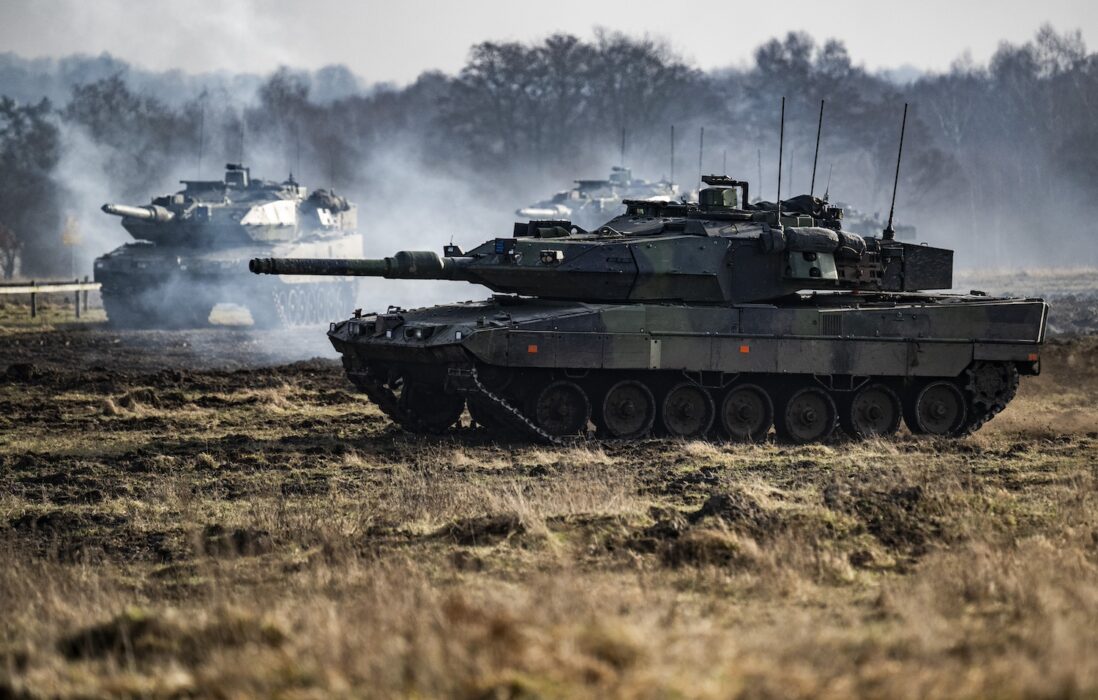 Stridsvagnar i en militärövning utanför Lund i mars i år.
