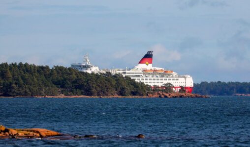 Viking Line båt i skärgården
