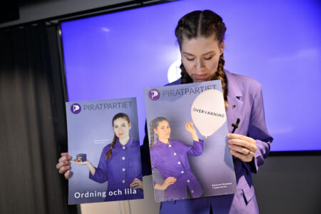 Piratpartiets partiledare och EU-valskandidat Katarina Stensson håller pressträff för att presentera kampanjen och politiken inför EU-valet.