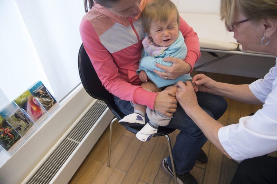 barn får vaccin