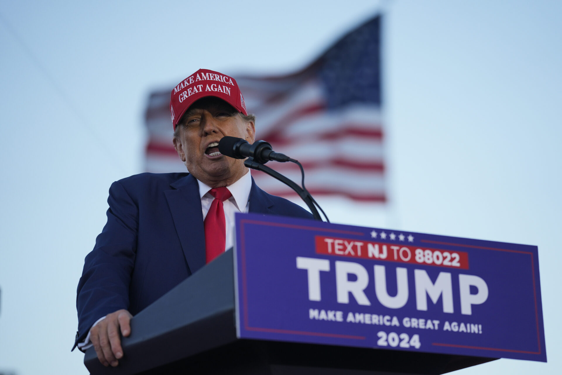 Donald Trump håller tal. Donald Trump håller tal.