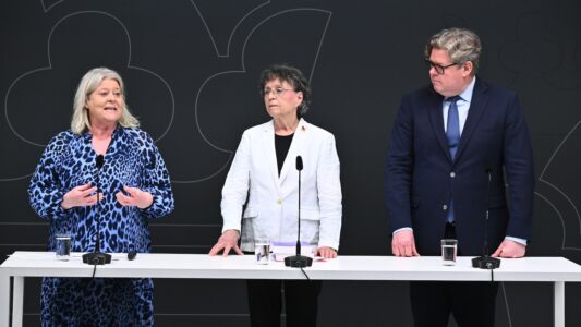 Politiker presskonferens.