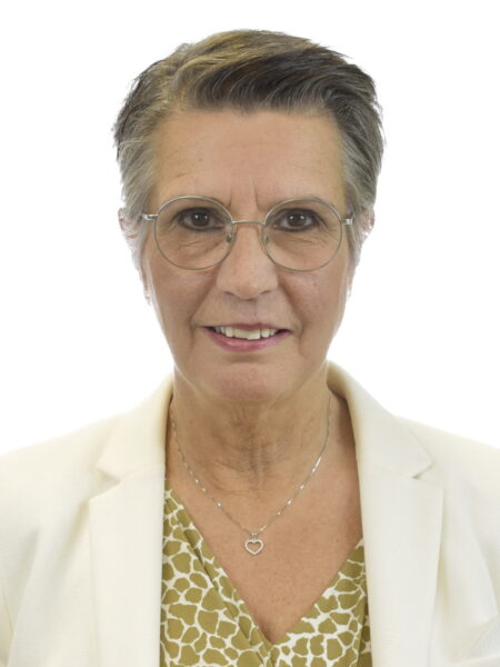 Den moderata riksdagsledamoten Ellen Juntti förlorar sin plats i civilutskottet, rapporterar Altinget.