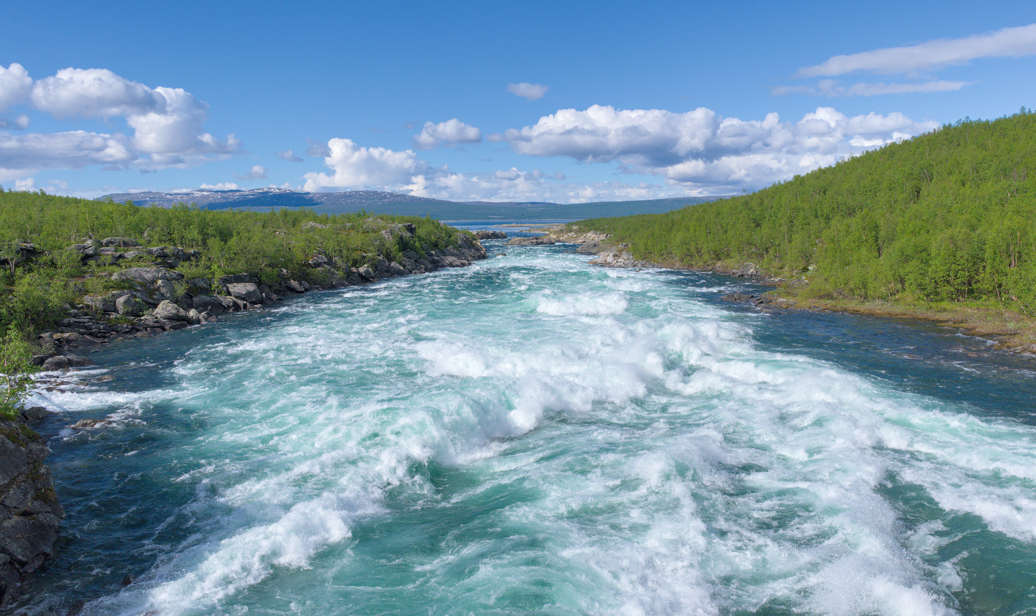 Älven Vuojatädno i Stora Sjöfallets nationalpark. Älven Vuojatädno i Stora Sjöfallets nationalpark.