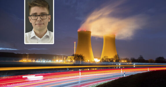 Kärnkraftverk vid bilväg.