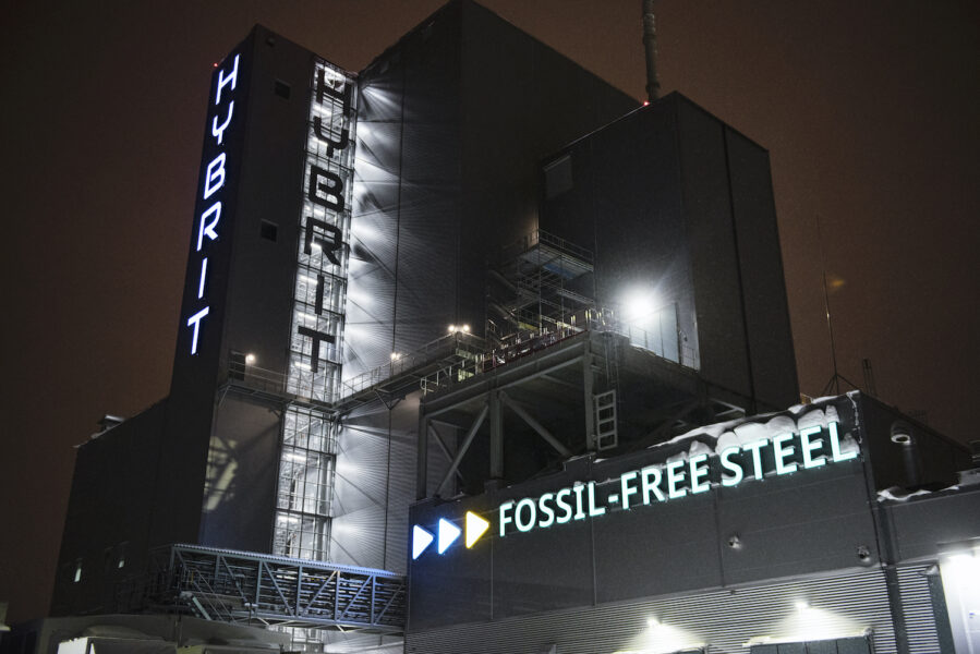 Hybrits fabrik, på en skylt stårt det fossil-free steel.