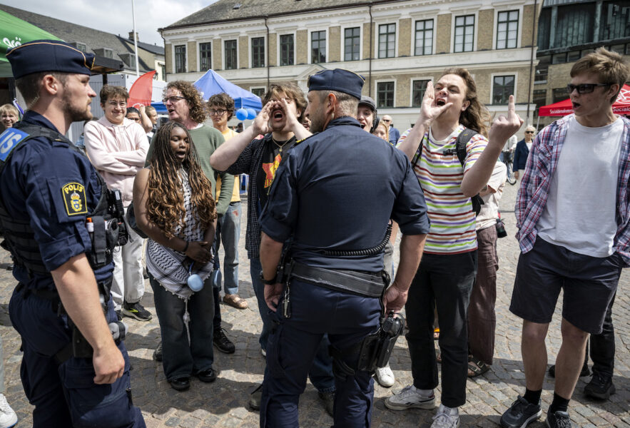 protester mot åkesson