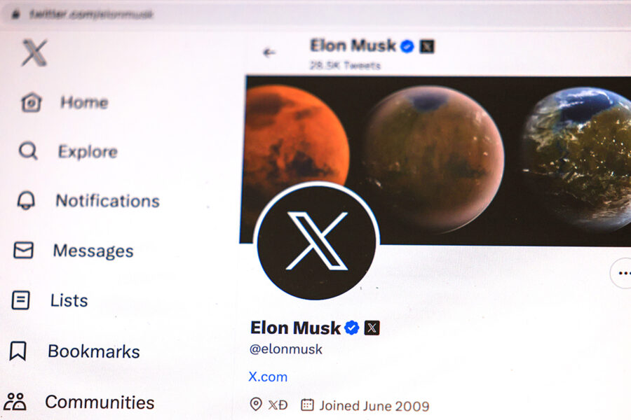 Skärmbild av Elon Musks profil på X.