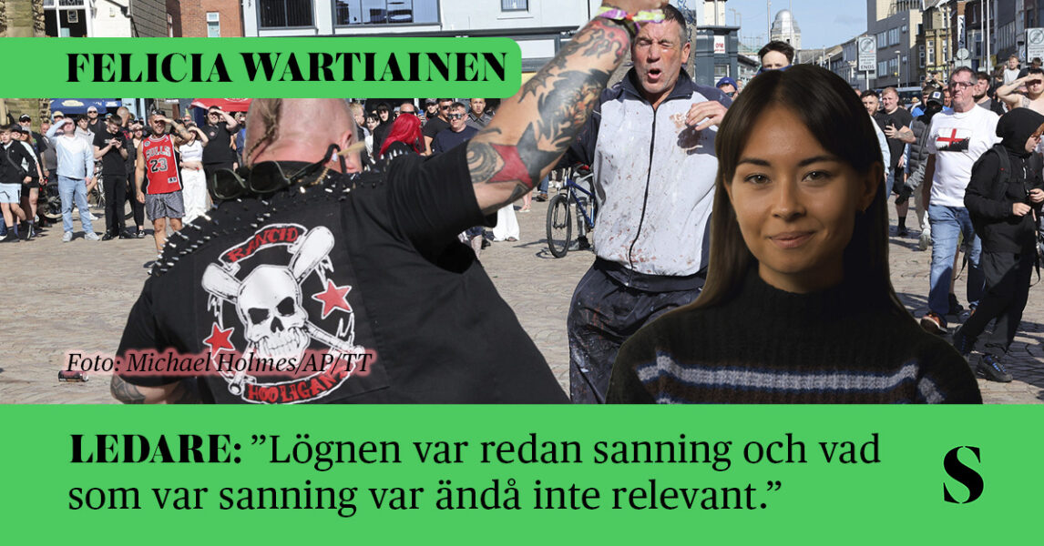 En man i em väst med texten ”rancid hooligans” (härskna huliganer) heilar på ett torg. Skribenten är inklippta i förgrunden.