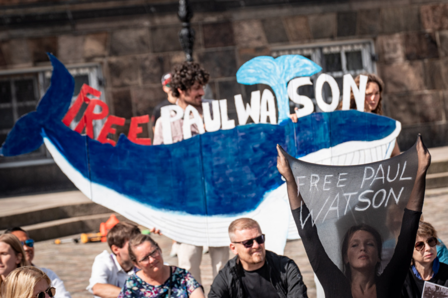 Stöddemonstration för miljöaktivisten på Christiansborg Slotsplads i Köpenhamn, måndag den 12 augusti 2024.