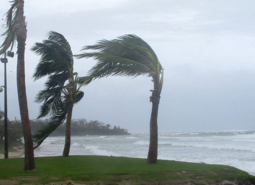 Storm vid kusten på Fiji.