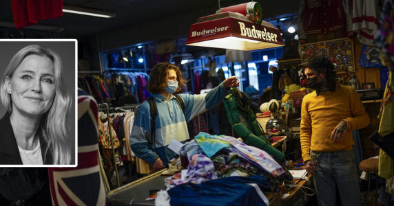 Begagnade kläder köps och säljs.