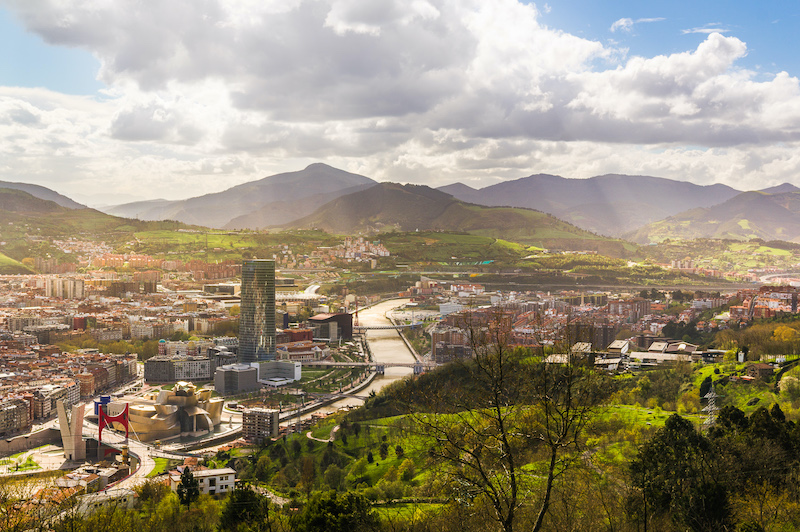 Utsikt över staden Bilbao i Baskien