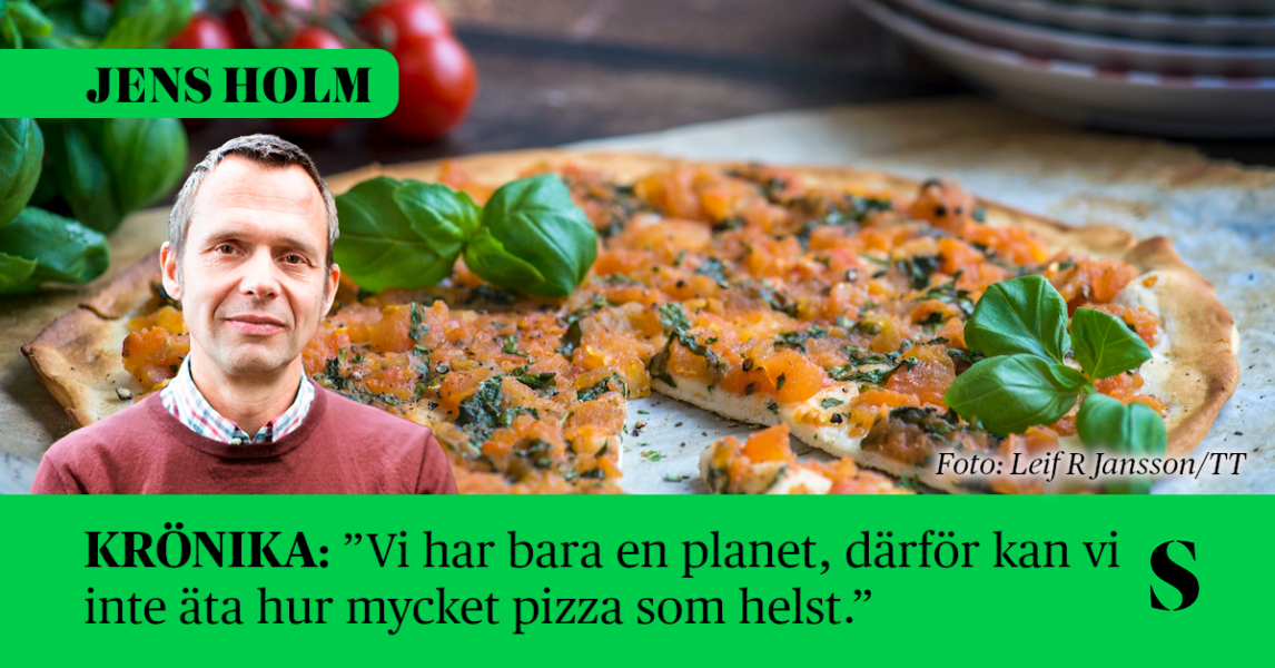 Vegetarisk pizza, skribenten i förgrunden.