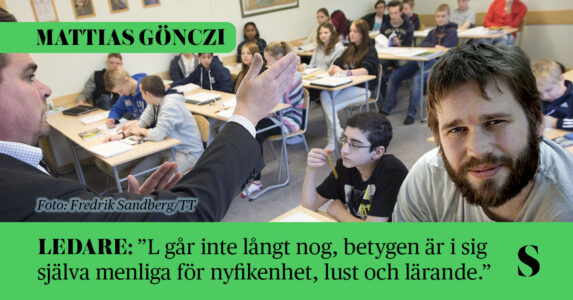 En skolklass i ett klassrum.