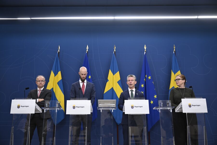 Mikael Oscarsson (KD), minister för civilt försvar Carl-Oskar Bohlin, försvarsminister Pål Jonson samt Anna Starbrink (L) presenterade den nya totalfösrsvarspropositionen under tisdagen.