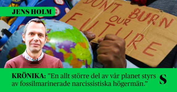 En jordglob och en skylt där det står "Don't burn our future". Skribenten i förgrunden.