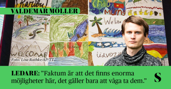 Barns teckningar med texten ”välkommen” på olika språk.