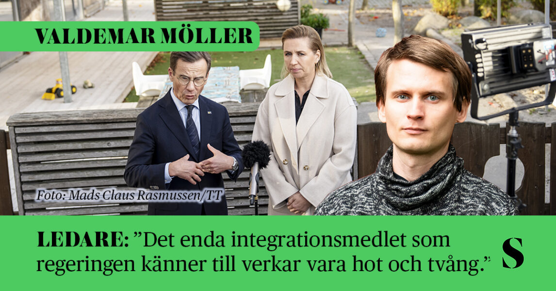 Ulf Kristersson och Mette Frederiksen, Danmarks statsminister, framför en dagisgård.