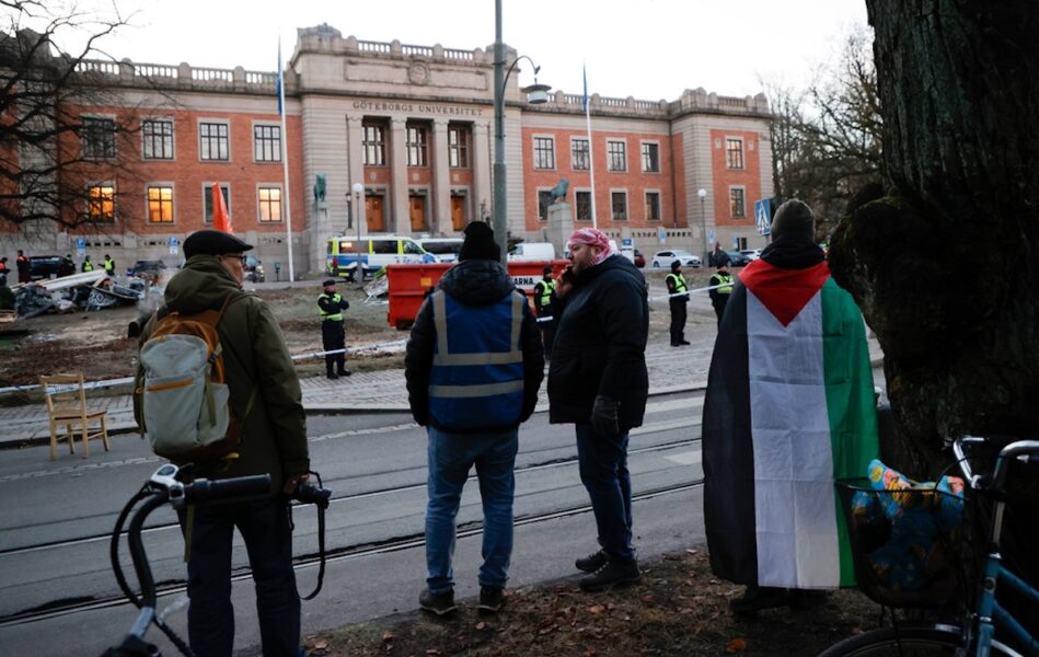 Tältlägret med studenter utanför Göteborgs universitet vid Vasaplatsen i Göteborg måste lämna.