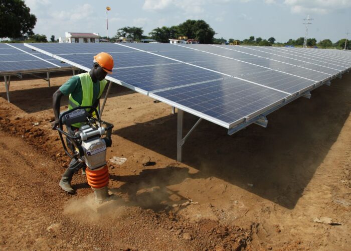 Solcellspark i Uganda.