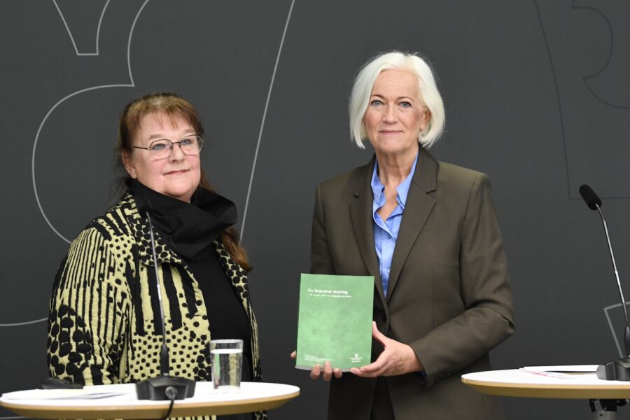 Utredare Inga-Maj Andersson och sjukvårdsminister Acko Ankarberg Johansson.