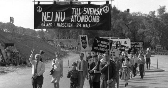 Demonstration mot svensk atombomb år 1961.