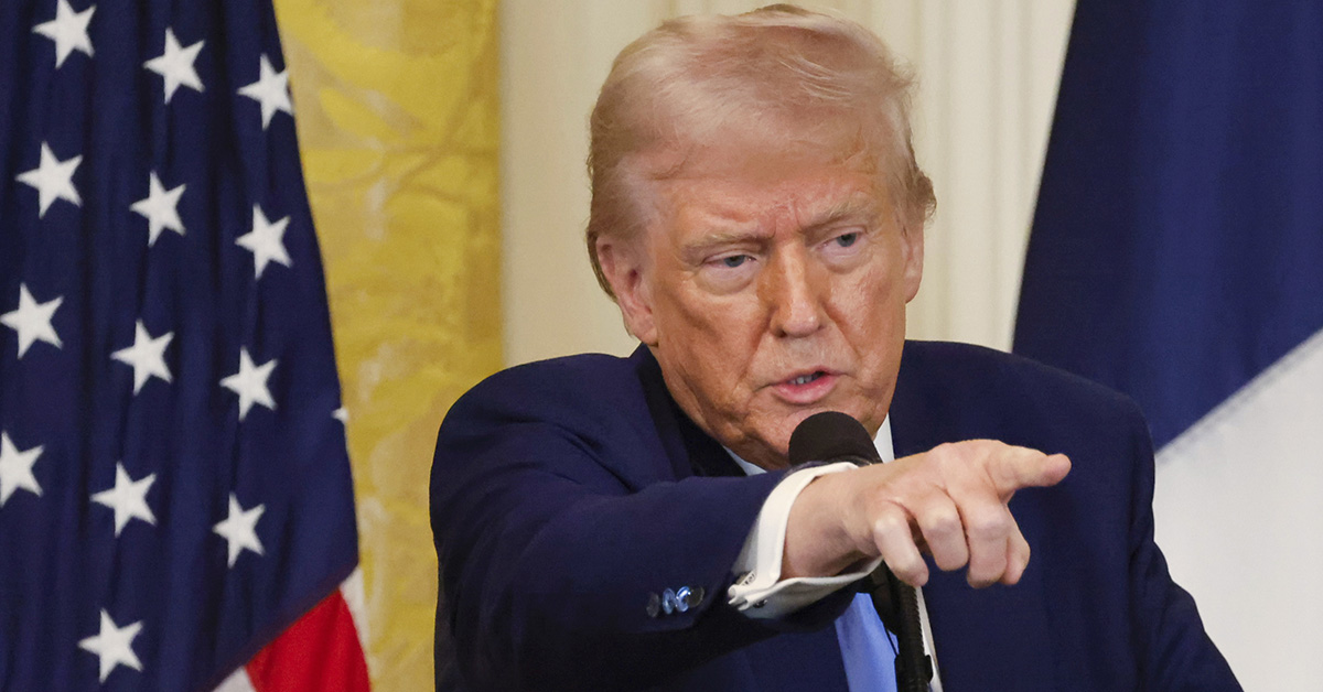 ”Ansvaret är förstås först och främst Putins och Trumps. Men vi bör också rikta blickarna mot Kristersson, Biden, Scholz och Macron.” ”Ansvaret är förstås först och främst Putins och Trumps. Men vi bör också rikta blickarna mot Kristersson, Biden, Scholz och Macron.”