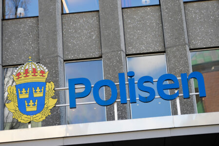 Polisens logga på entré