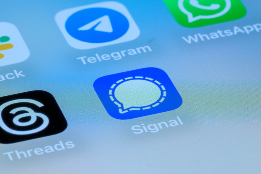 mobilskärm med ikoner, Signal Telegram Whatsapp