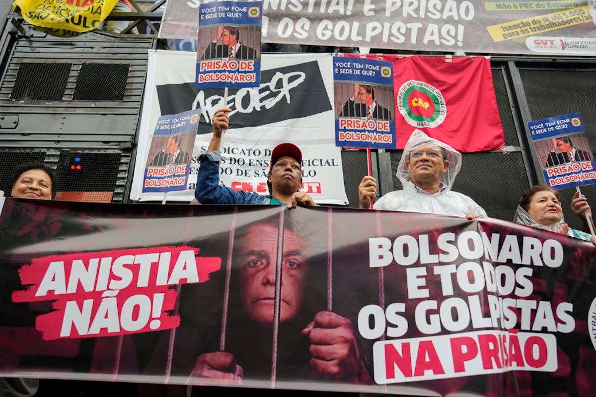 Bolsonaro anklagad för att ha försökt mörda Lula - Syre