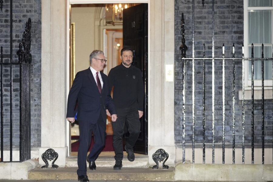 Starmer och Zelenskyj utanför 10 Downing Street i London.