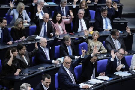 Tyska parlamentet debatterar och röstar.