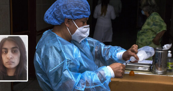 En sjuksköterska i skyddskläder. Skribenten inklippt.