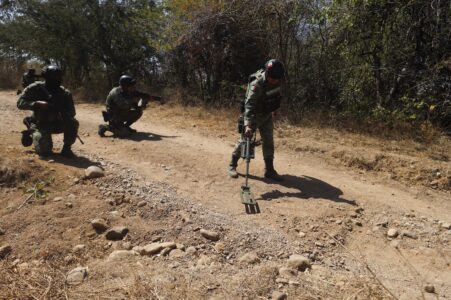 Minröjning i Mexiko.