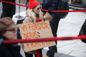 Rebellmamma med plakat
