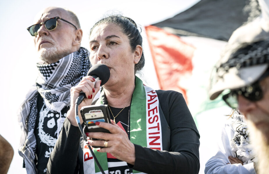Två tidigare vänsterpartister – Jeannette Escanilla, tidigare riksdagsledamot och ordförande för Ship to Gaza, samt Björn Alling, tidigare ledamot i Linköpings kommunfullmäktige – är initiativtagare till det nystartade partiet Solidaritet.