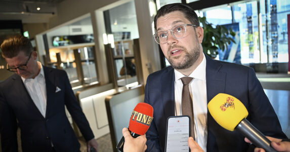 Jimmie Åkesson intervjuas.