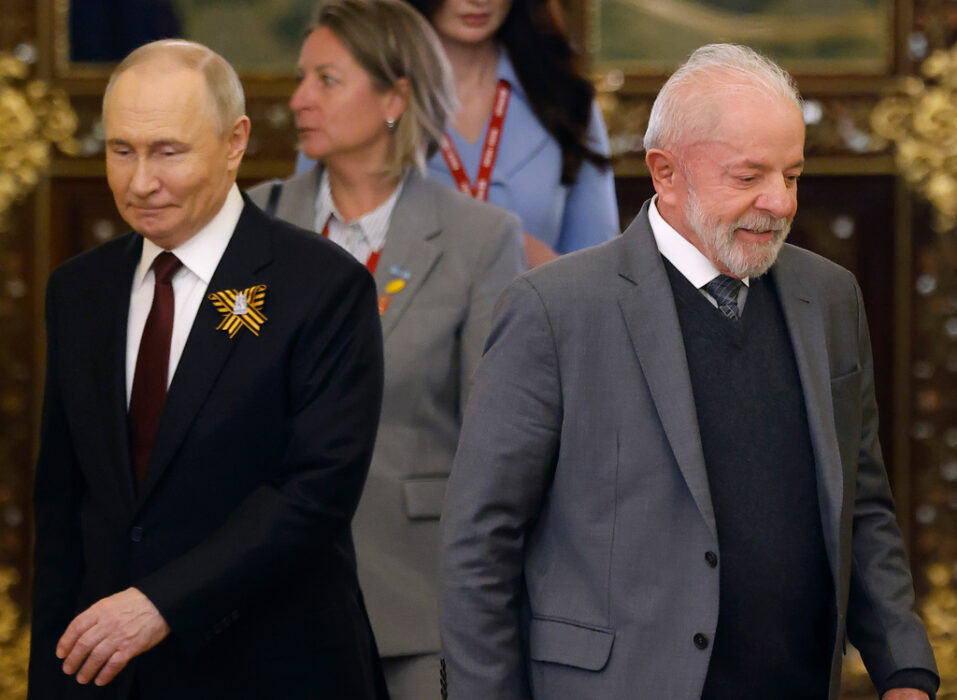 Brasiliens president Luiz Inácio Lula da Silva uppmanar Vladimir Putin att delta i förhandlingar med Ukrainas president Volodymyr Zelenskyj i Turkiet för att försöka avsluta konflikten i Ukraina.