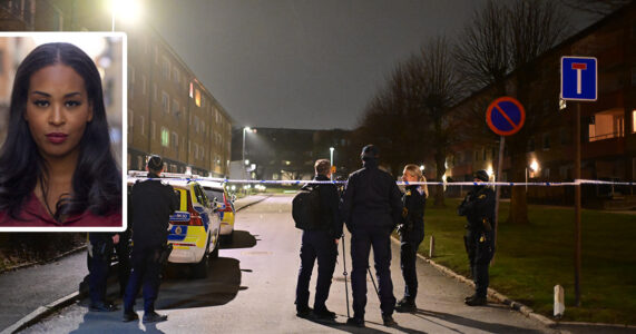 Poliser på en avspärrad gata. Skribenten inklippt.