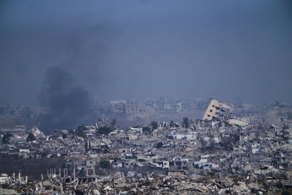 Rök från förstörda byggnader i Gazaremsan – från södra Israel, måndagen den 26 maj 2025.