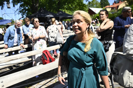 Annika Stranhäll i soligt Almedalen
